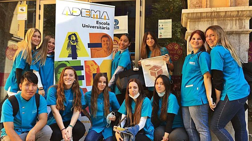 Estudiantes de Higiene Dental en la estación del Olivar. | ADEMA