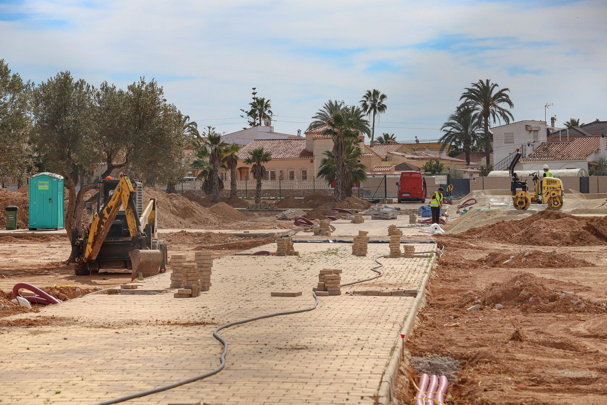 Así van las Obras del  parque La Siesta de la urbanización de San Luís en Torrevieja