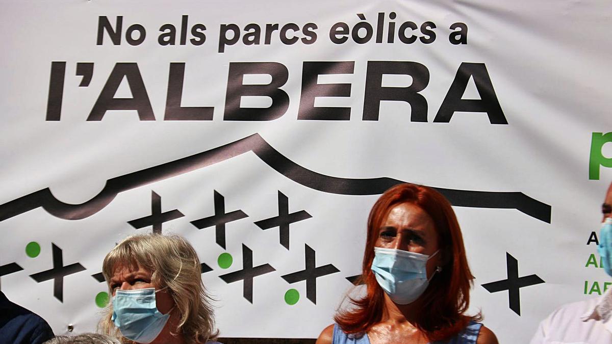 Una de les pancartes que es van poder veure ahir entre els manifestants contraris. | ACN