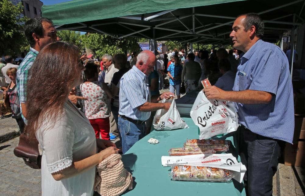 La villa miñorana recupera su tradicional fiesta y despacha 30.000 unidades.