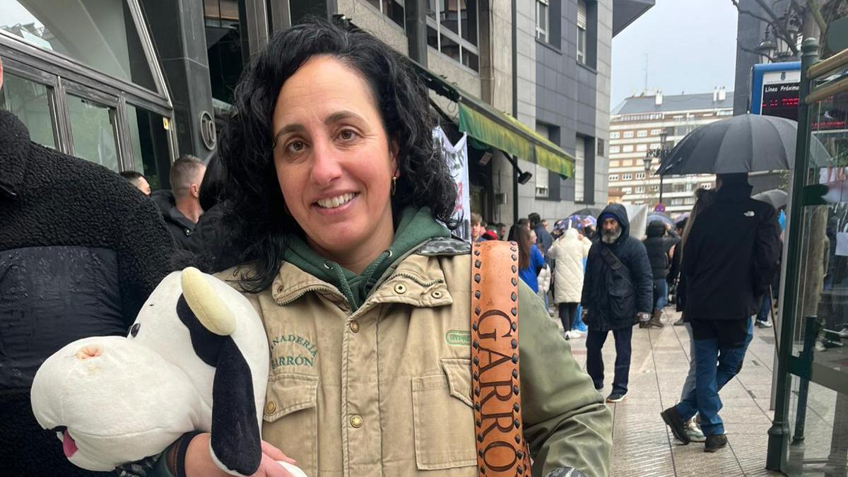 La dura rutina de Lorena Fernández, ganadera de leche y madre de dos hijos: "Este trabajo es 24/7; el día de Año Nuevo, a las tres de la mañana, parió una vaca"