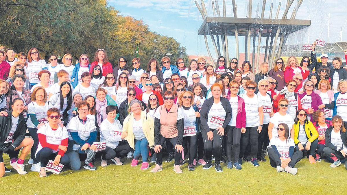 Mujeres de la Asociación Deportiva Cultural Castellar de Bullas, el pasado año en la Carrera de la Mujer.