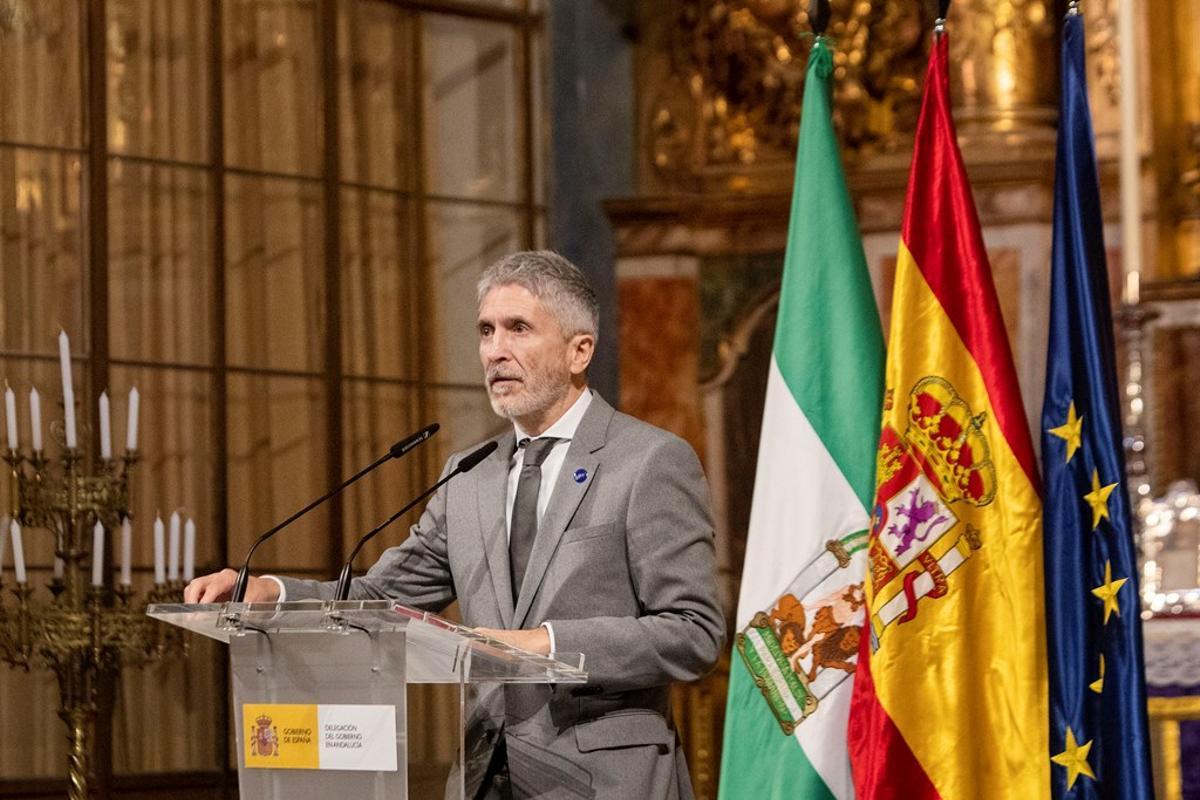 El ministro del Interior, Fernando Grande-Marlaska, durante el acto de entrega de las medallas en el Oratorio de San Felipe Neri, en Cádiz.