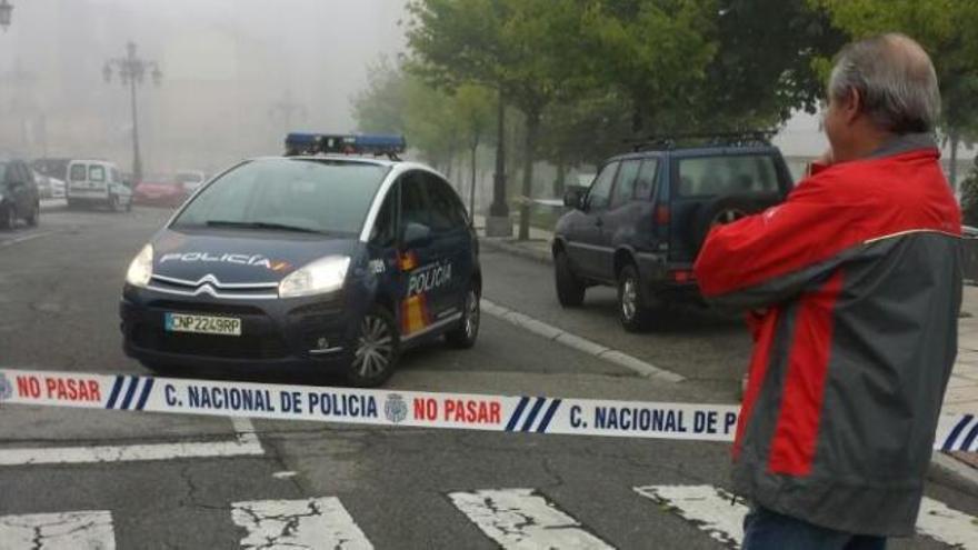 Un paquete en los bajos de un coche sobresalta a los vecinos de Otero