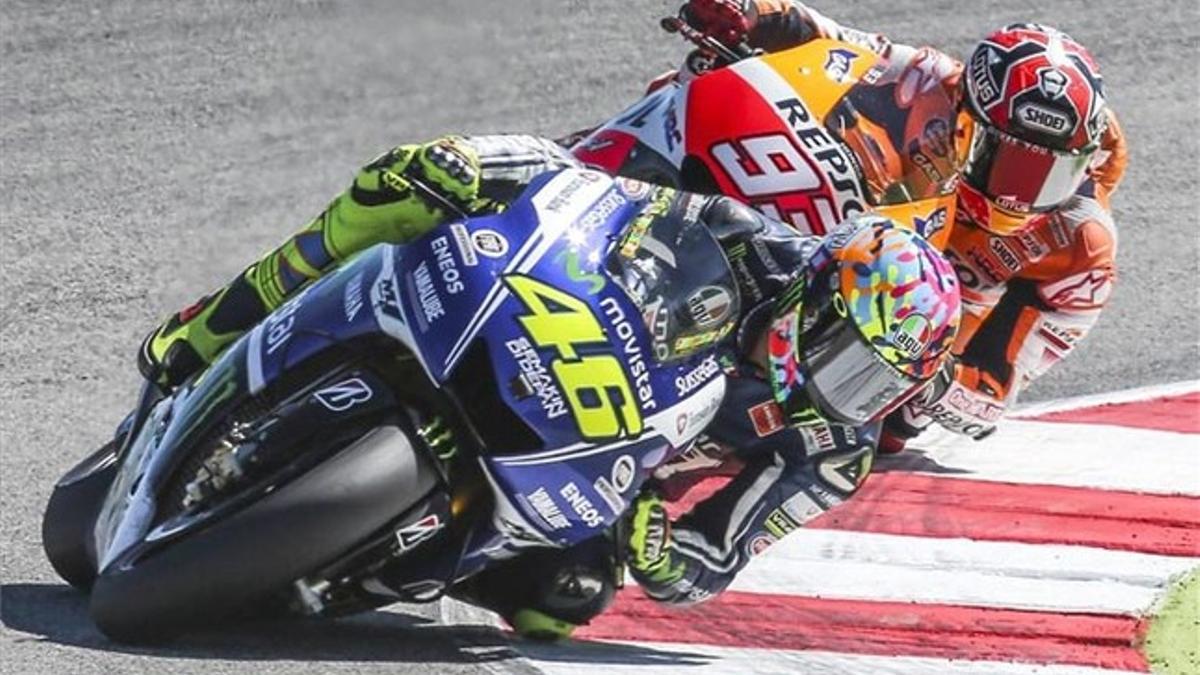 Rossi y Márquez, durante la carrera