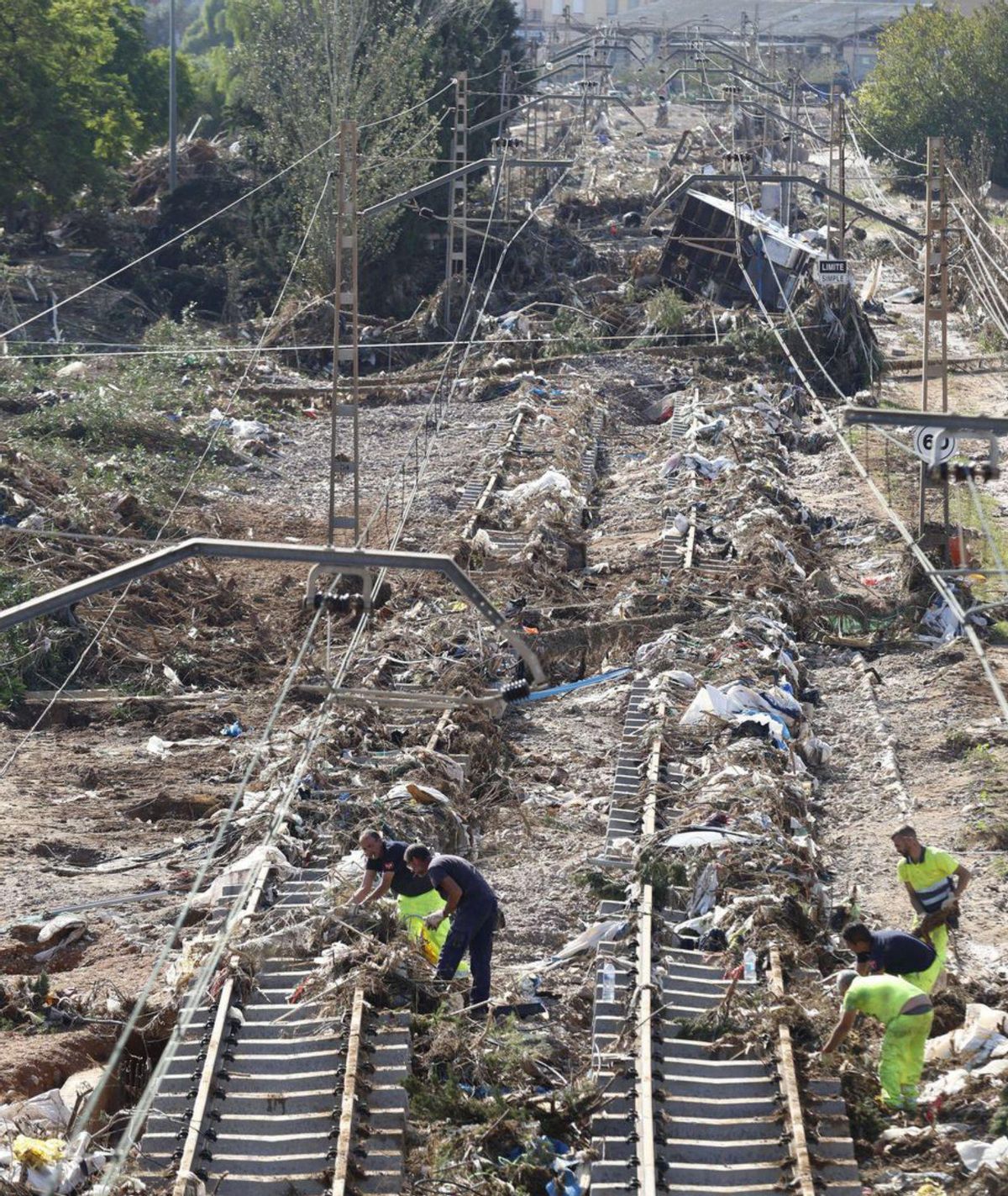 Urgeix reforçar els sistemes d’alerta i de vigilància Urgeix reforçar els sistemes d’alerta i de vigilància