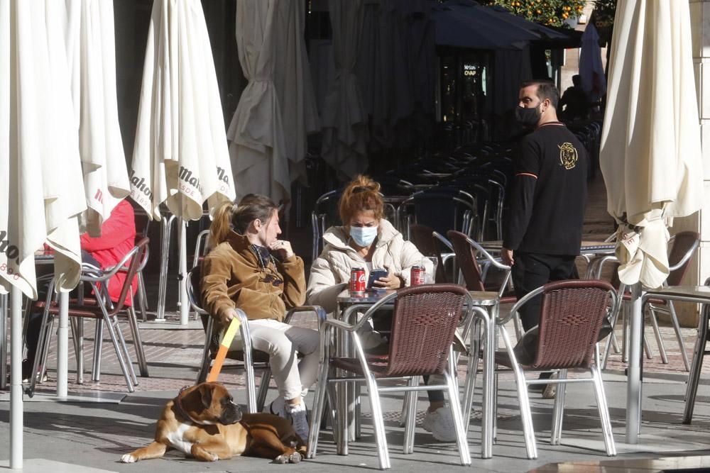 Sábado de sol, rebajas y terrazas antes de la entrada en vigor de las nuevas restricciones