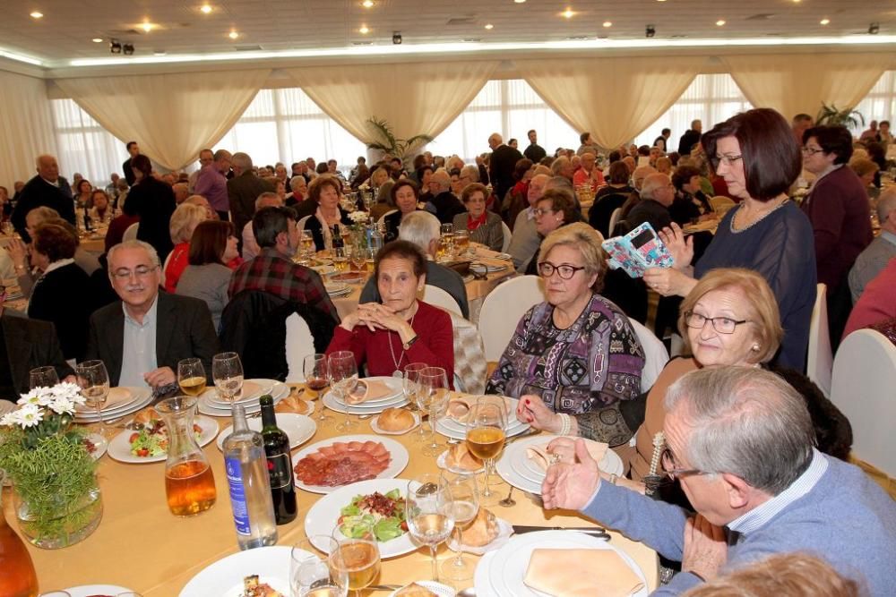 Almuerzo y baile por el Día de los Enamorados en el Club de Mayores de Cartagena