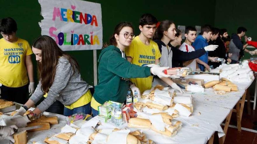 Bocatas y sprints solidarios en el colegio Corazón de María