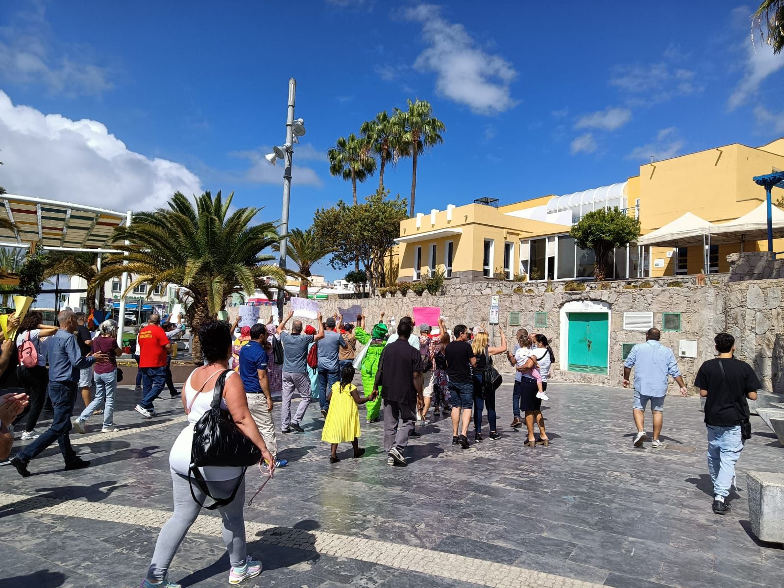 Cacerolada de los mercadilleros en Arguineguín