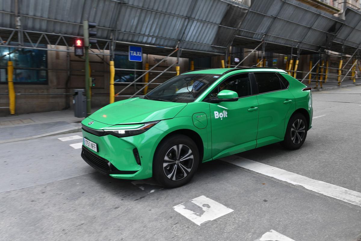 Un Bolt circula por las calles de A Coruña
