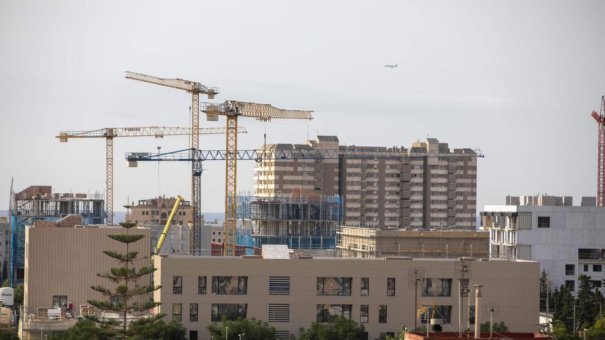 La fiscalía solicita que los acusados sean inhabilitados para ejercer en el sector de la construcción durante cuatro años.