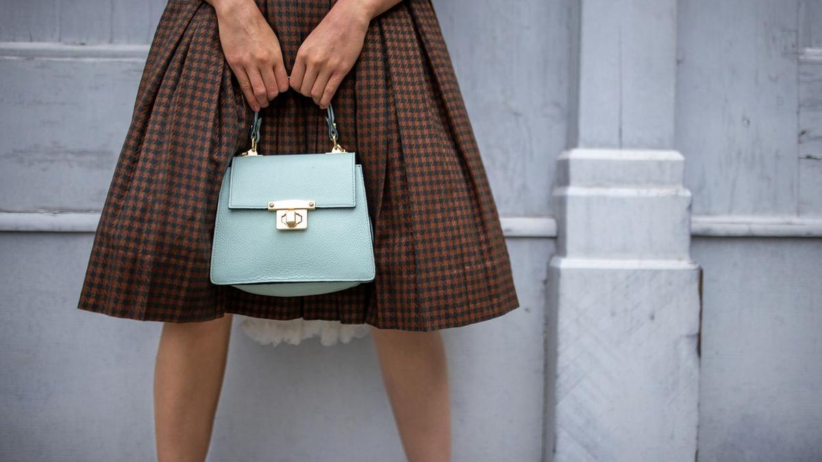 Bolsos XXL vs minibags, ¿qué equipo eres esta temporada?