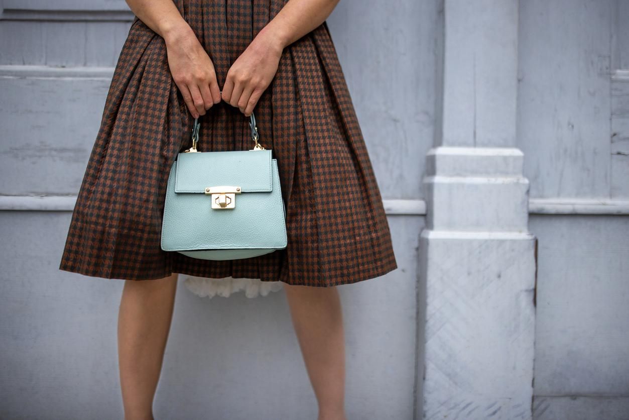 Bolsos enormes vs bolsos pequeños, ¿con cuál te quedas?