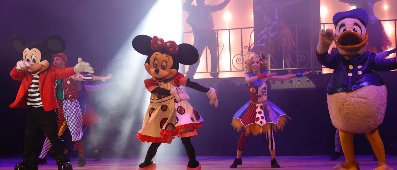 Los personajes de Disney bailan sobre el escenario del Auditorio Príncipe Felipe de Oviedo durante el espectáculo “Magic Dreams”. | |  MIKI LÓPEZ