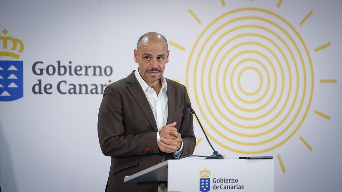El portavoz del Ejecutivo canario, Alfonso Cabello, en la rueda de prensa del Consejo de Gobierno.