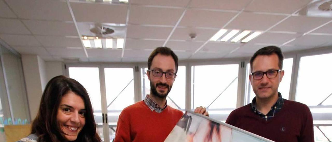 Por la izquierda, Lucía González, David Zapico (director de tecnología) y Jonathan Solís.