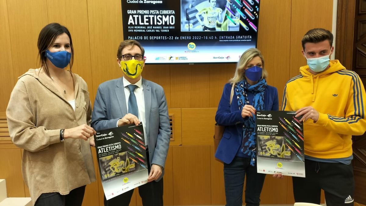 Cristina García, Rafa Guerras, Carmen Pardo y Carlos Mayo, en la presentación en el ayuntamiento.