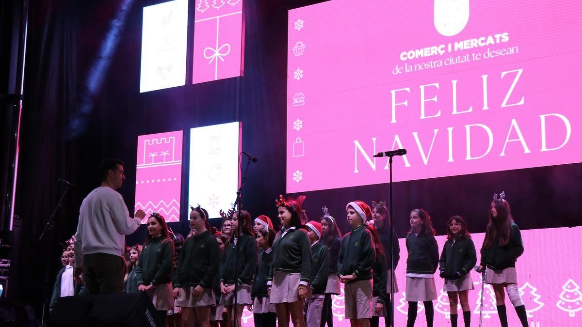 Impresionante encendido de luces de Navidad en Sagunt