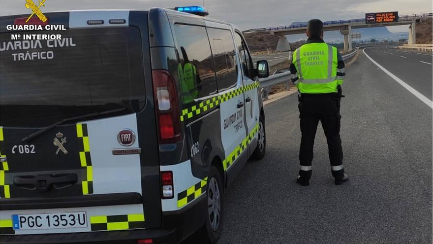 La Guardia Civil detecta  a la altura de Agost  a un conductor de 25 años que circulaba a 215 km/hora