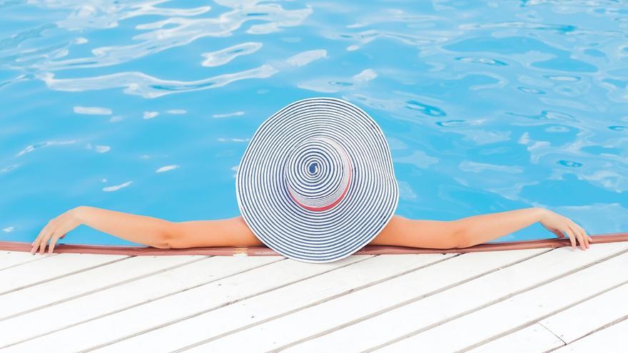 ¿Se puede ser alérgico al cloro de las piscina? Síntomas y tratamiento