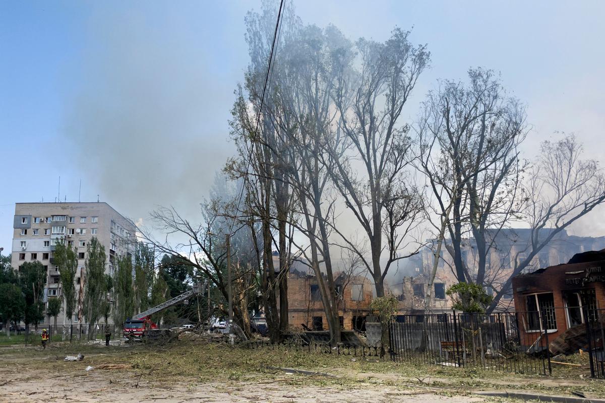 Rusia bombardea un hospital en Dnipro y causa al menos dos muertos