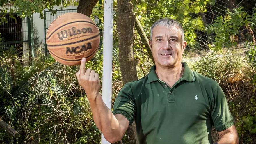 Tornar a jugar a bàsquet federat als 52 anys: així és el retorn de Ramon Roig