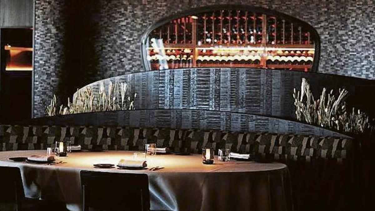 A varied menu that pays tribute to the grill in every preparation. | IMAGES: LEÑA IBIZA