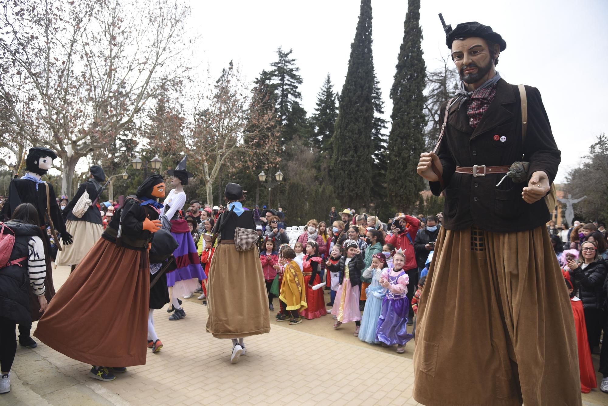 Els infants de Sallent porten als carrers un carnaval fet a la seva mida