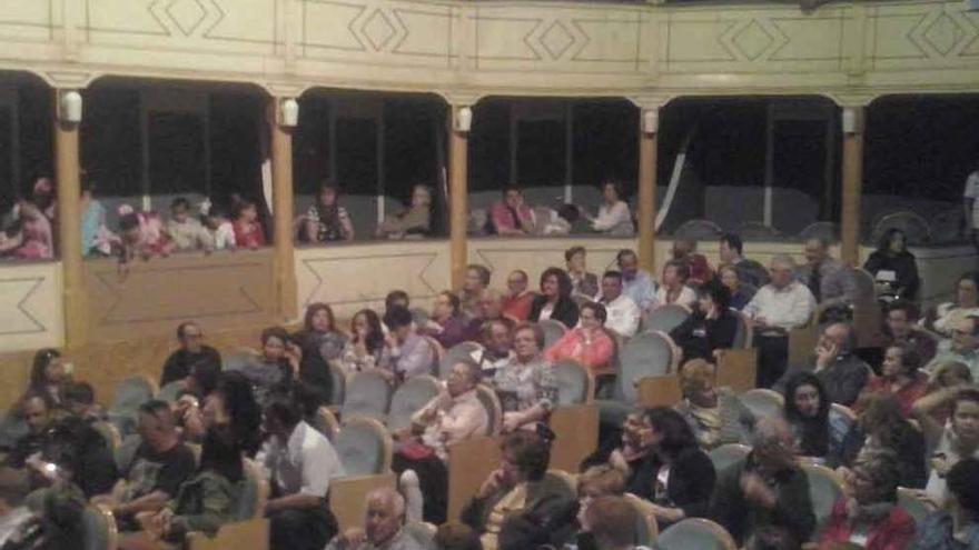 El público llenó el teatro Carlos Latorre.