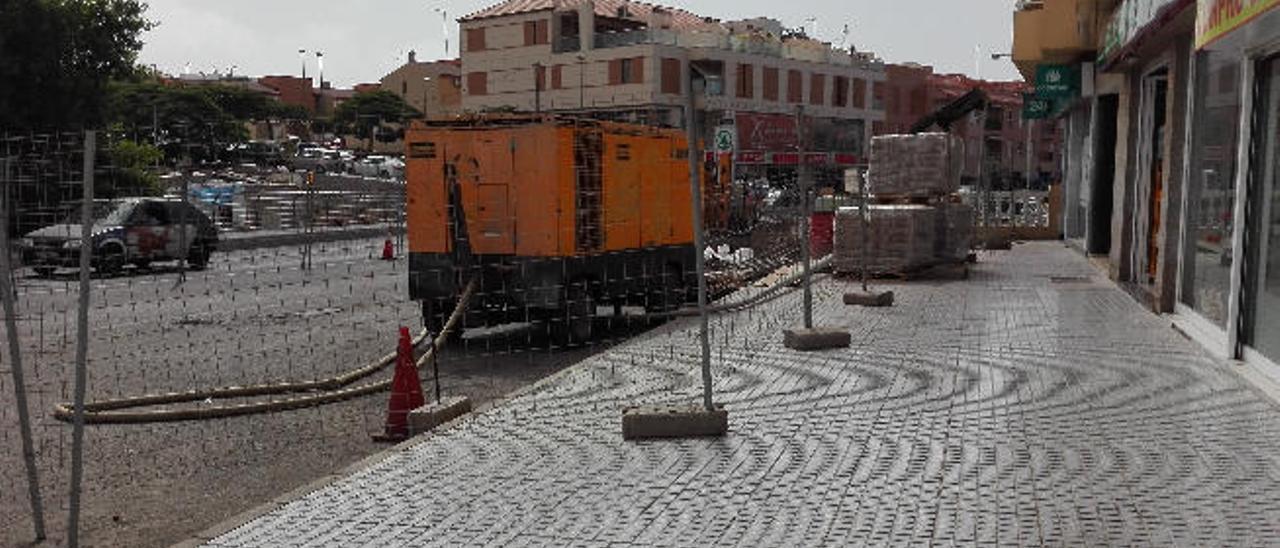 Obras en la carretera general del Sur a su paso por la localidad de Arguineguín.