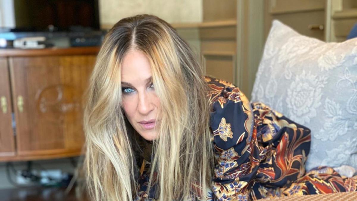 Sarah Jessica Parker tiene un truco para llevar pantalones vaqueros con botines y parecer más alta