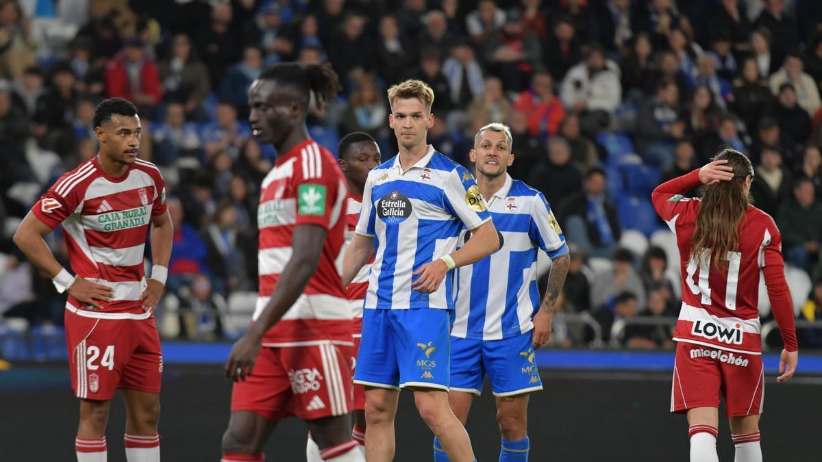 Arnau Comas, en un partido ante el Granada en Riazor