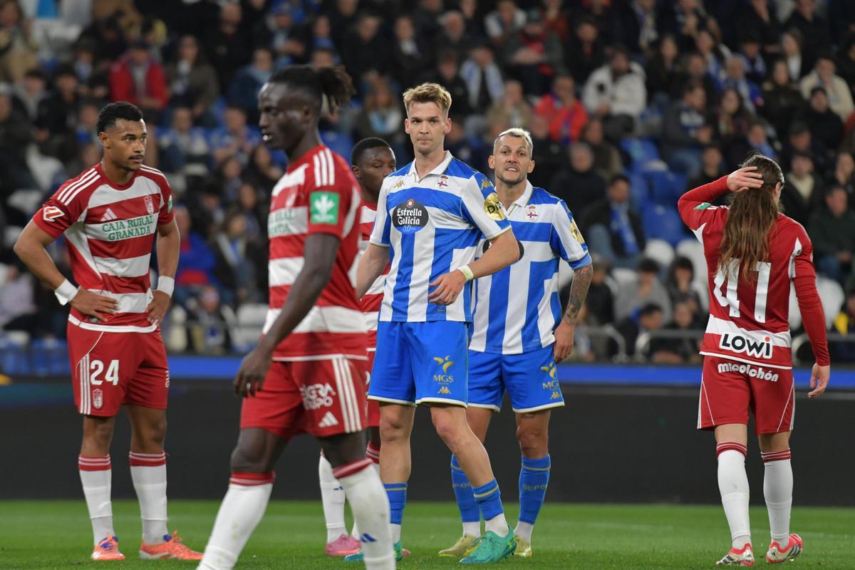 Arnau Comas, en un partido ante el Granada en Riazor