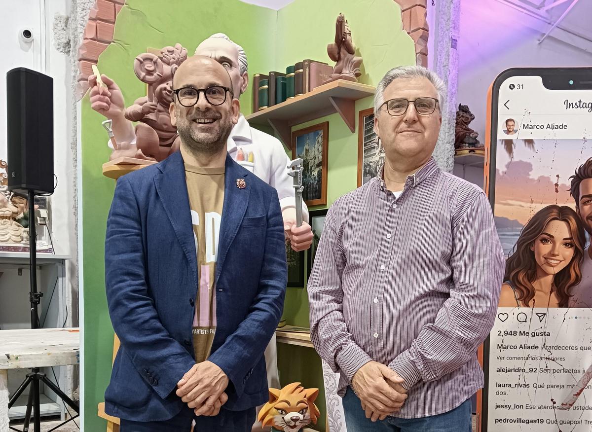 El edil de Fallas de l'Ajuntament de Foios, Ferran Bartual, junto al "mestre major" del Gremio, Vicente Julián García.
