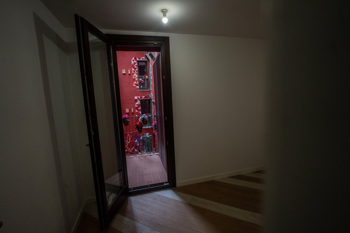 Así ha quedado una finca histórica del Raval rehabilitada como vivienda pública
