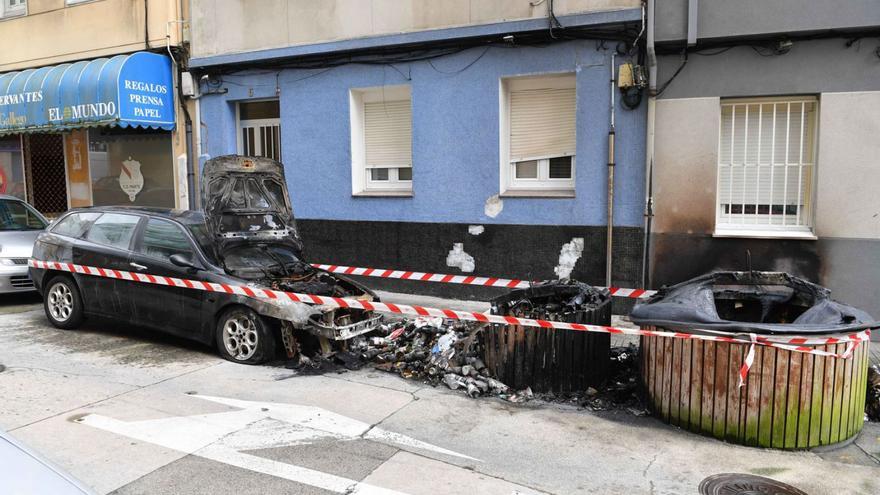 Fachadas y coches dañados por el fuego en la noche más violenta del conflicto de la basura