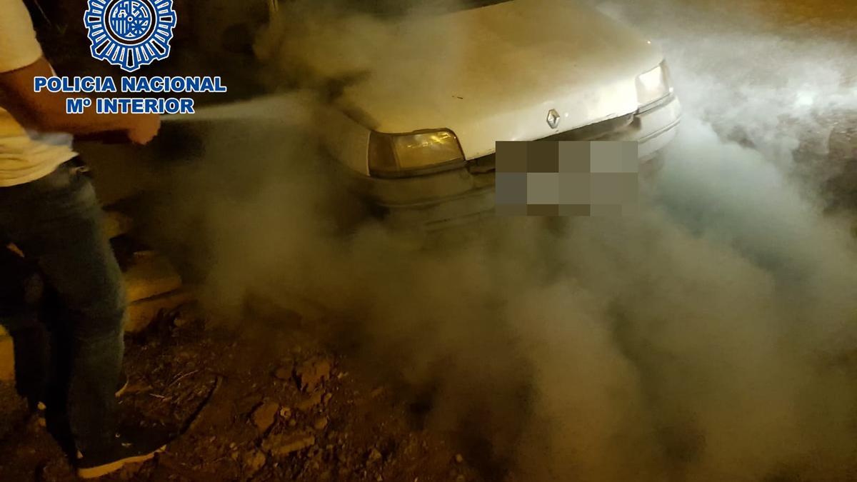 La Policia Nacional detiene a dos hombres por incendiar en Telde 24 vehículos y 26 contenedores