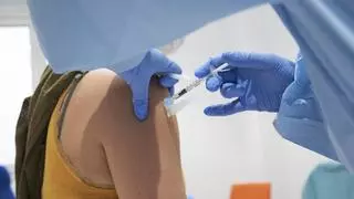 Sanidad prevé vacunar a los alumnos de ESO y Bachillerato dos semanas antes del inicio de curso