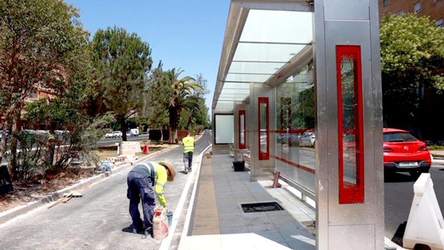 El PSOE califica de &quot;propaganda&quot; las pruebas del Tranvibús a Sevilla Este y asegura que la obra &quot;está lejos de finalizar&quot;