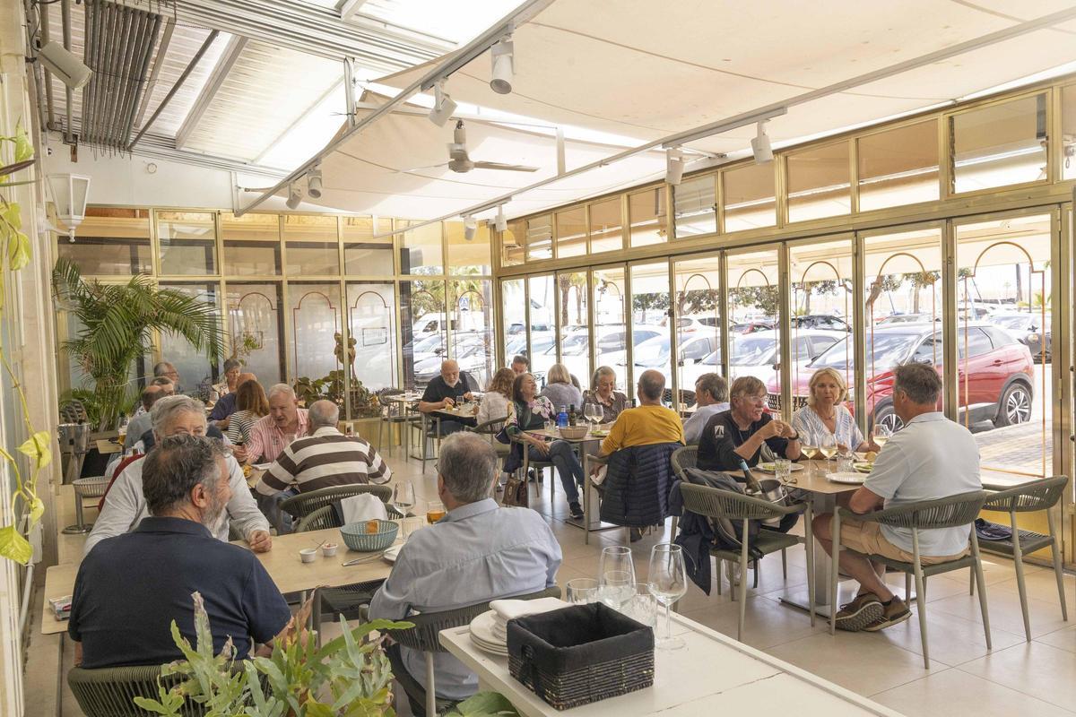 La Taverna Tres14 mantiene viva la cocina de barca de la Vila