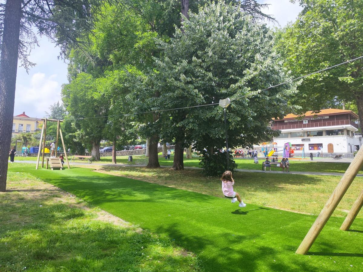 Vista del parque de Arriba de Grado, uno de los espacios más apreciados de la villa.