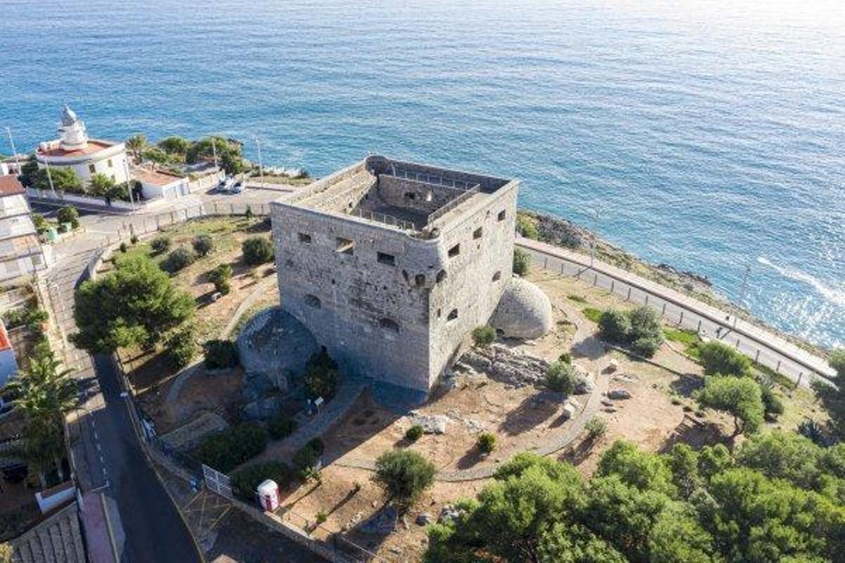 La Torre del Rey de Orpesa es una imponente construcción histórica que remonta su origen a 1413.