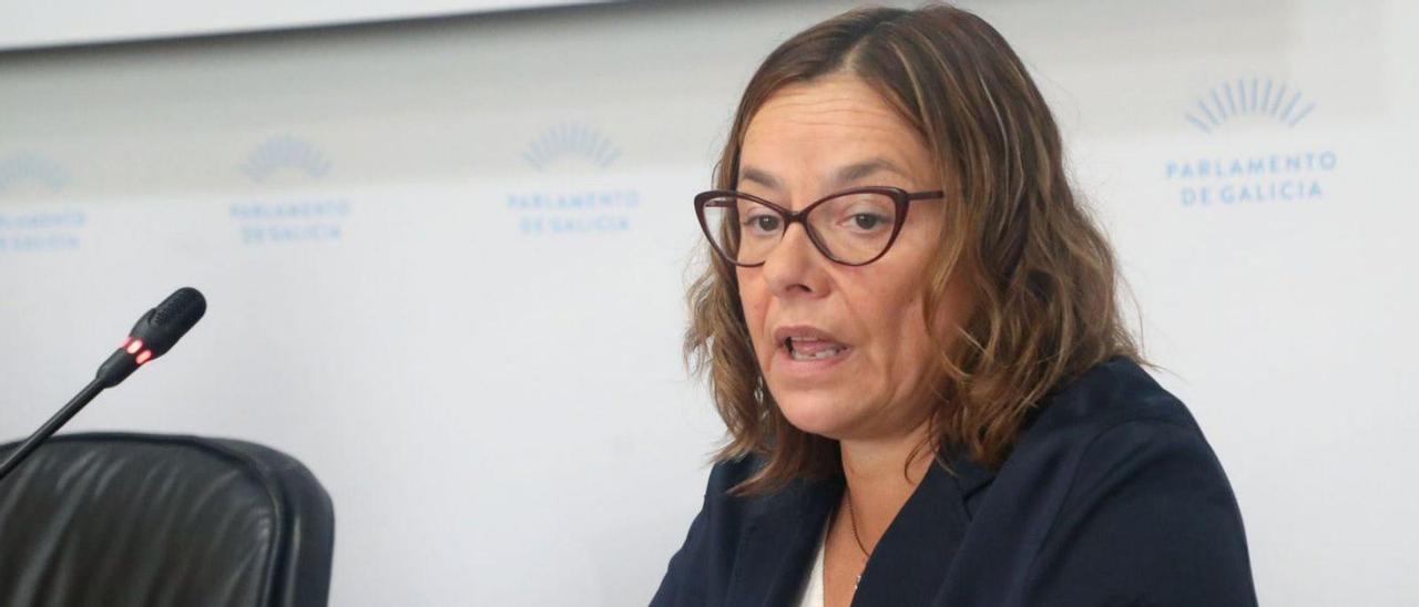 La directora de la Atriga, María Victoria González, ayer, en el Parlamento.