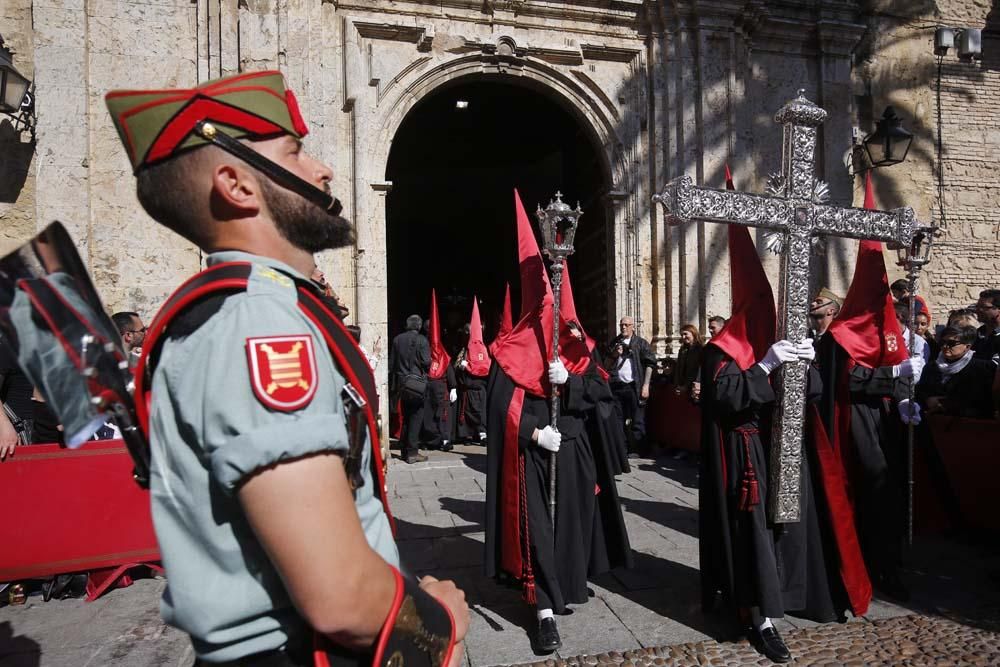 La hermandad de la Caridad y los legionarios