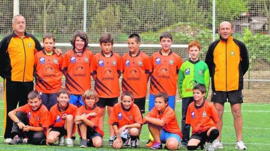 Formación de los alevines, en El Llerón. / fernando geijo