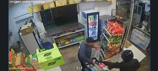 Atracan a punto de pistola y en menos de un minuto una tienda de Cabo de Palos