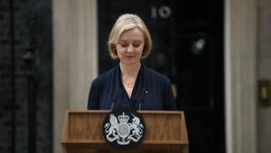 La primera ministra británica, Liz Truss , anuncia su renuncia después de solo seis semanas en el cargo.