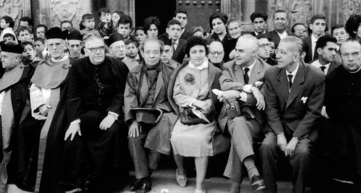 Don Juan de Dios Balibrea, Pedro Flores y sra. con Manuel Augusto García Viñolas, 1963