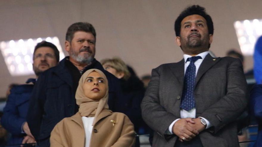 Al-Thani y su hija, en La Rosaleda.